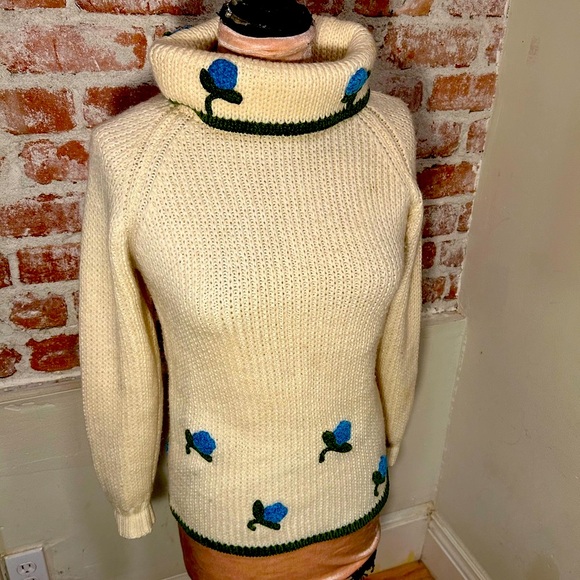 Vintage Sweaters - Vintage Catalina cream turtleneck crochet sweater floral embellishment